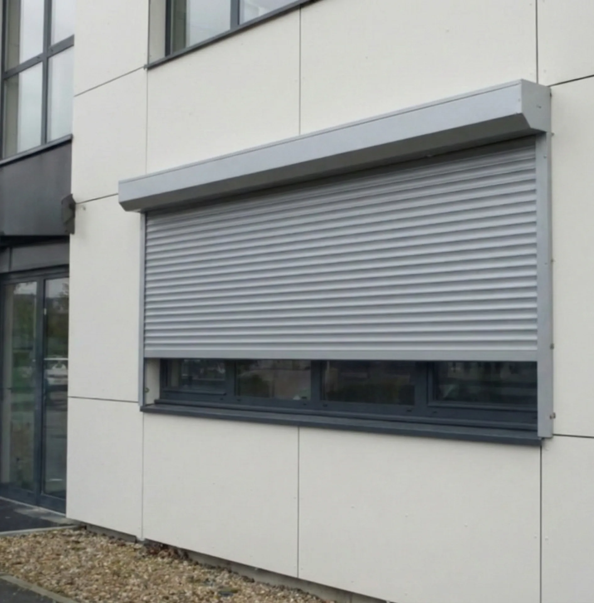 Moteur central ACM rideau métallique grande dimension Creil-Saint-Maximin