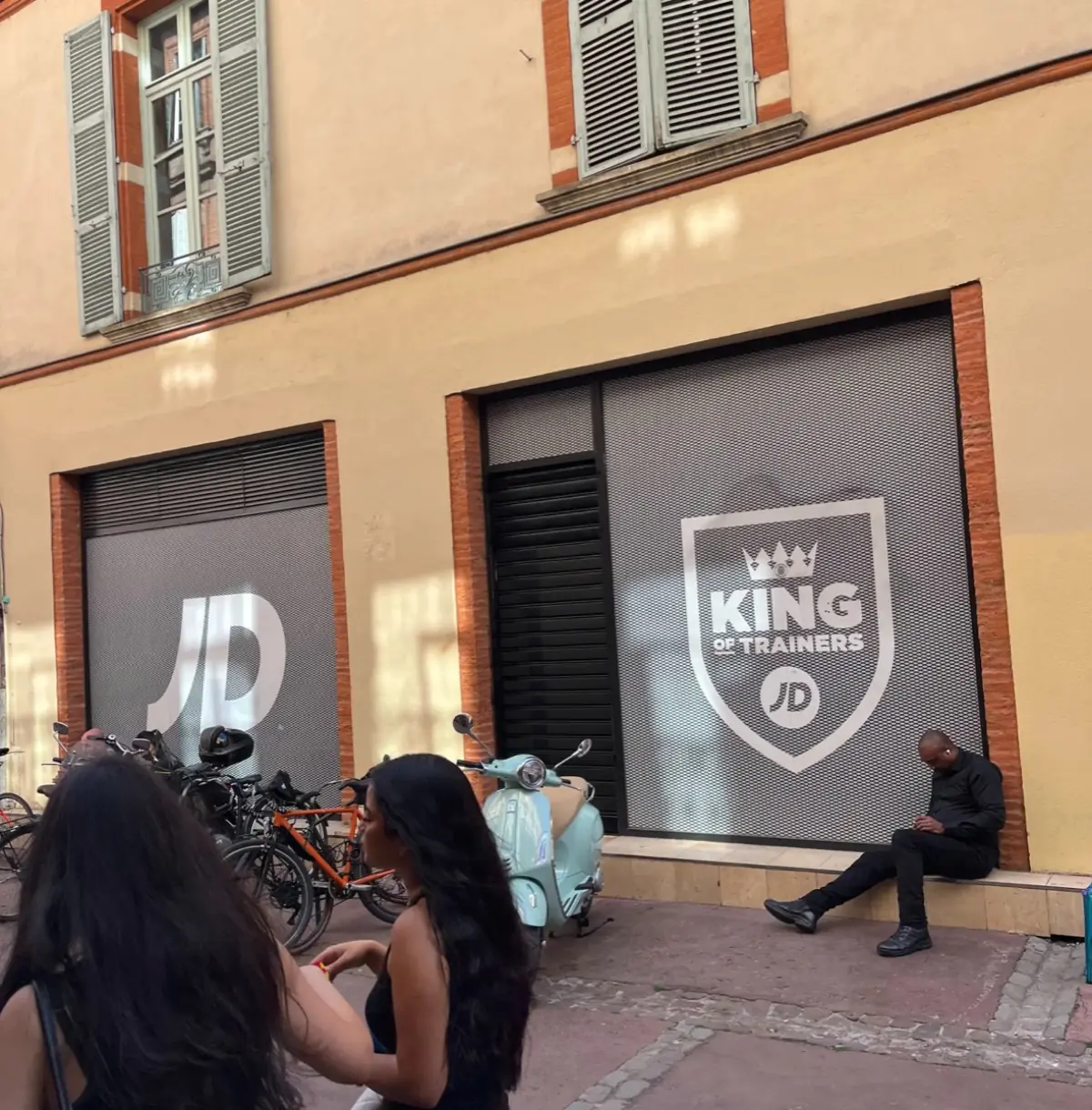 Installation rideau métallique grande dimension zone commerciale Creil-Saint-Maximin